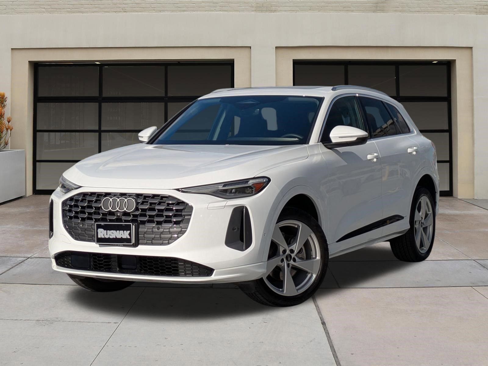 Used 2025 Audi Q5 Premium Plus w/ Premium Plus image 3