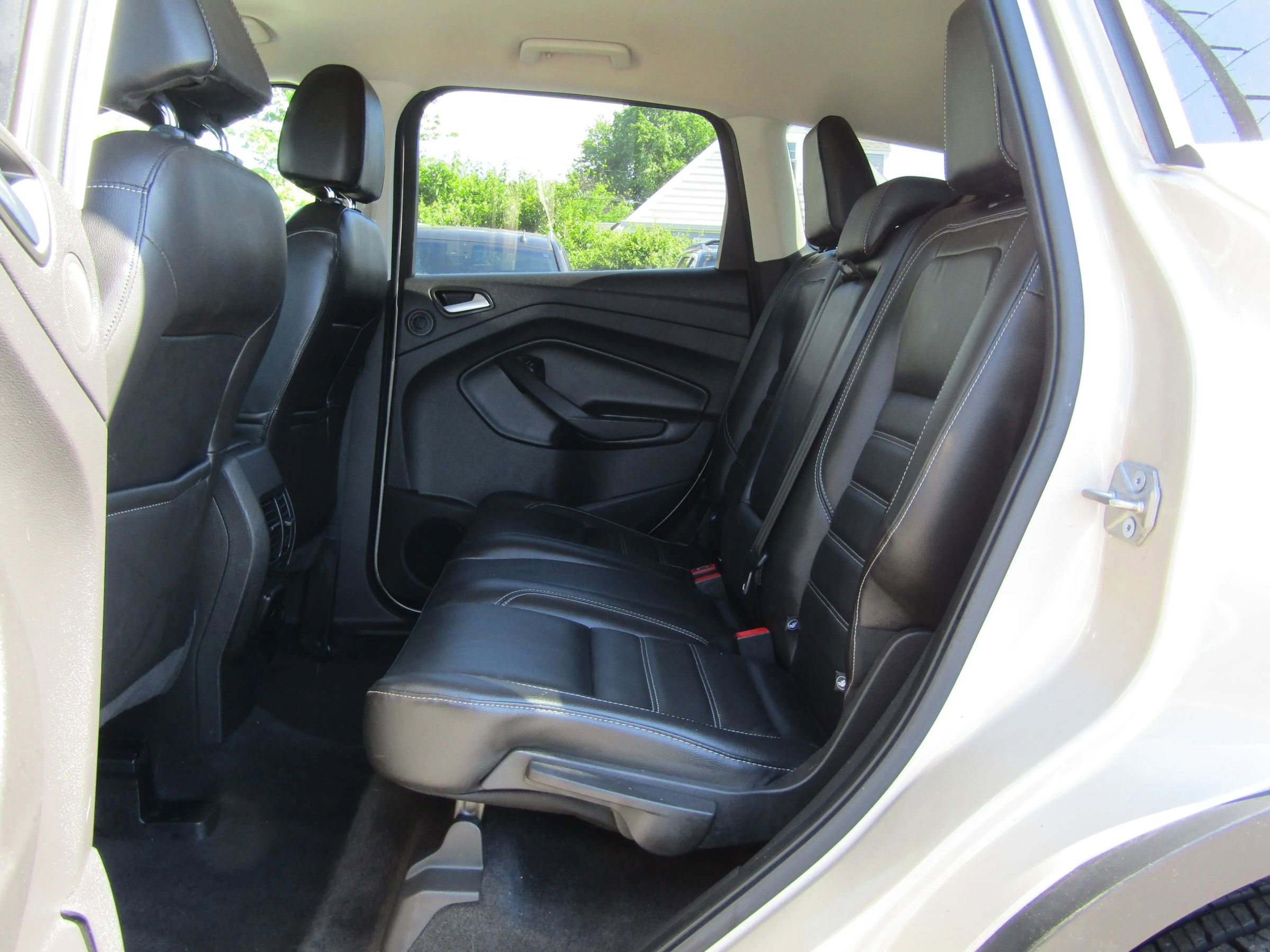 Used 2017 Ford Escape SE w/ SE Leather Comfort Package FWD image 16