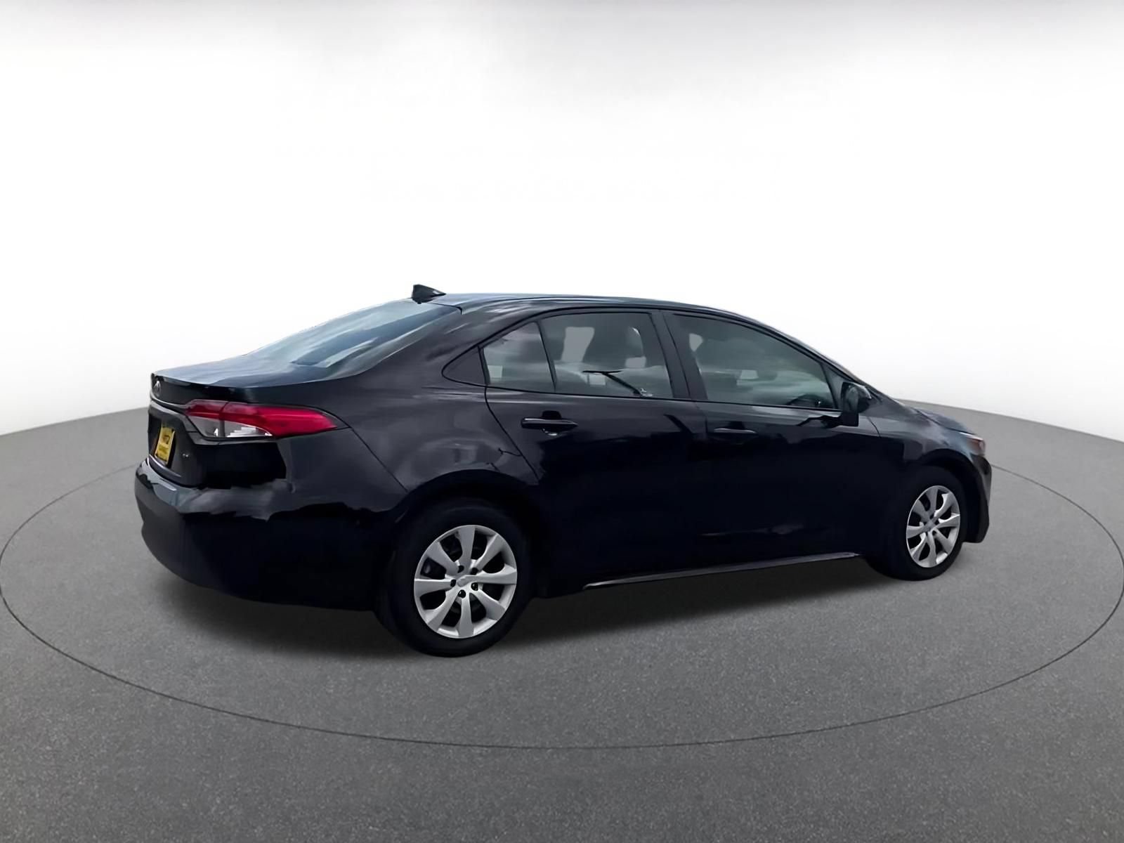 Used 2025 Toyota Corolla LE FWD image 14