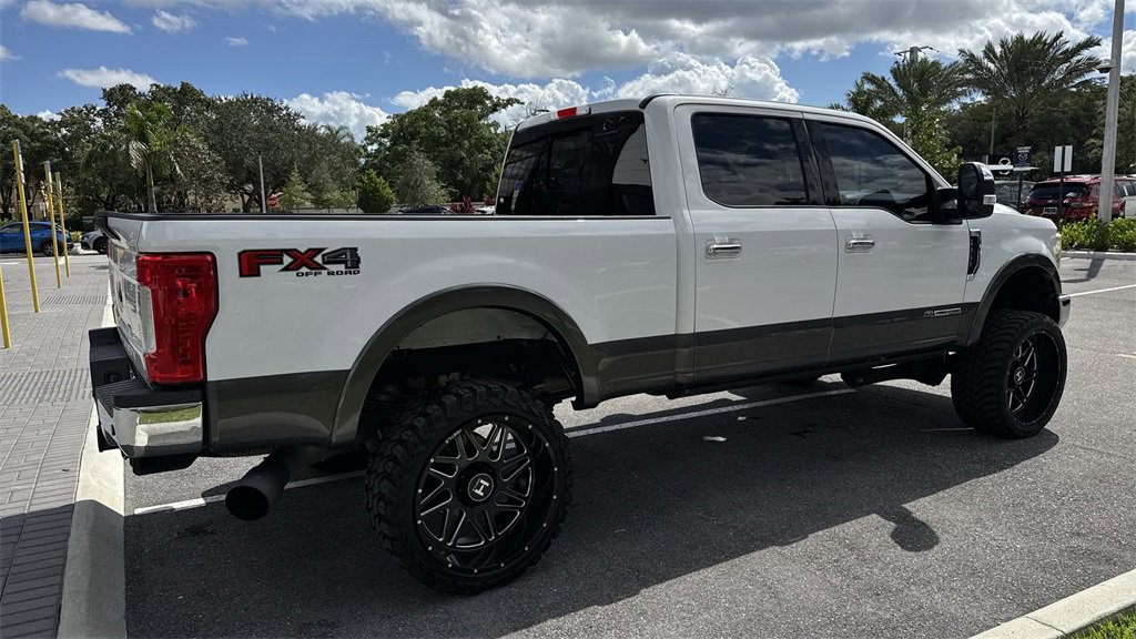 Used 2017 Ford F350 Lariat w/ Chrome Package image 5