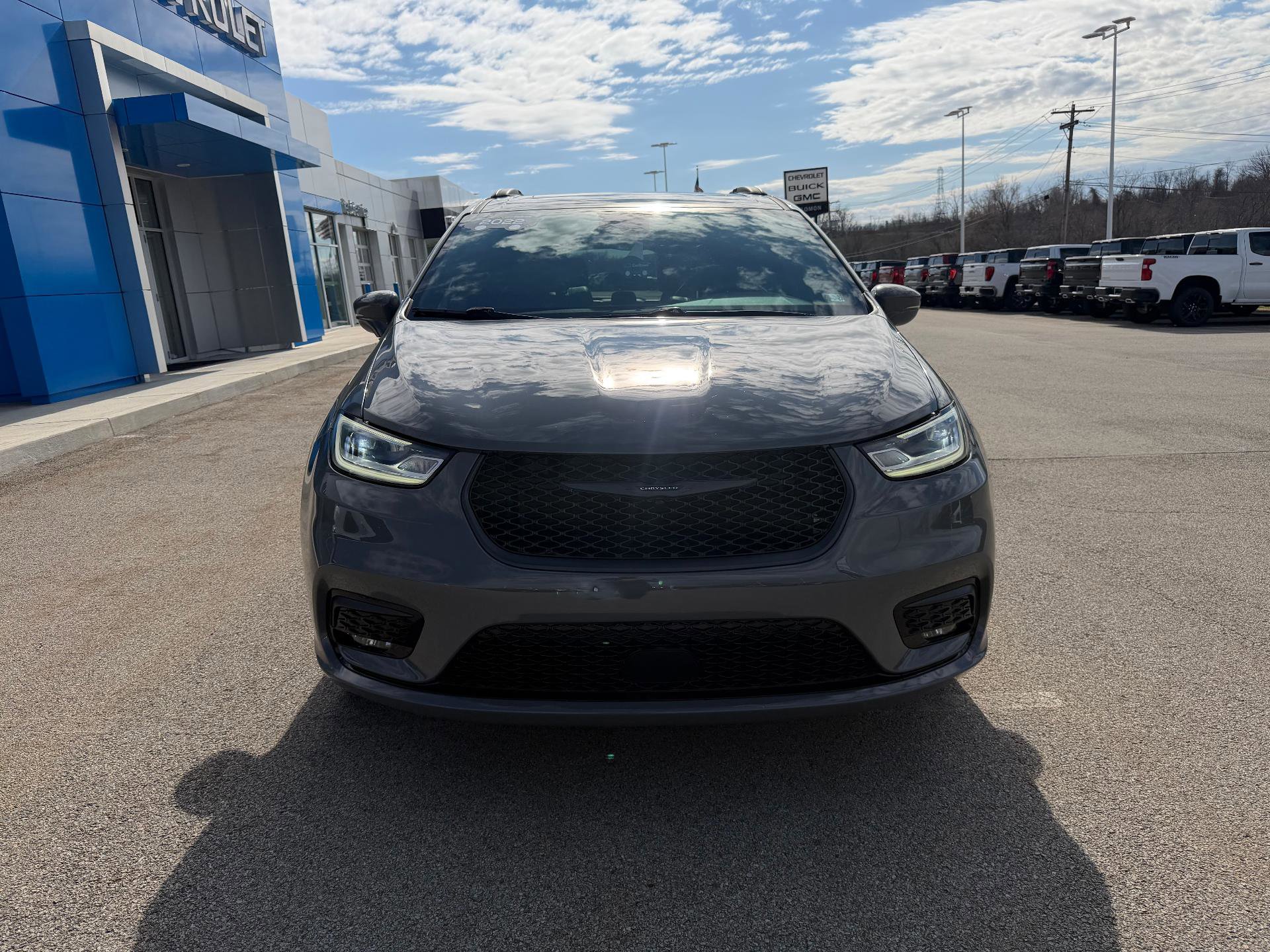 Used 2022 Chrysler Pacifica Touring-L w/ S Appearance Package image 9