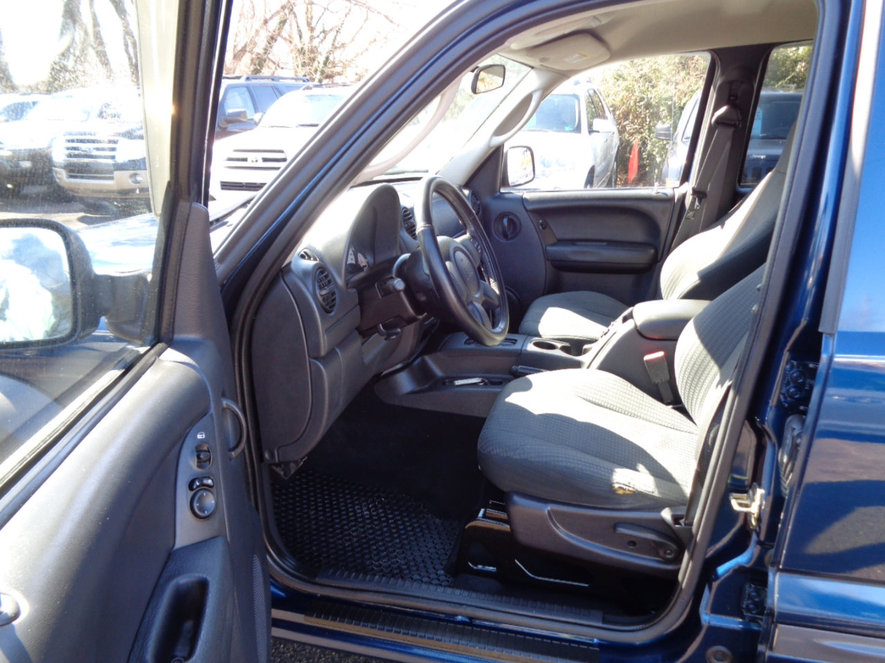 Used 2003 Jeep Liberty Sport RWD image 13