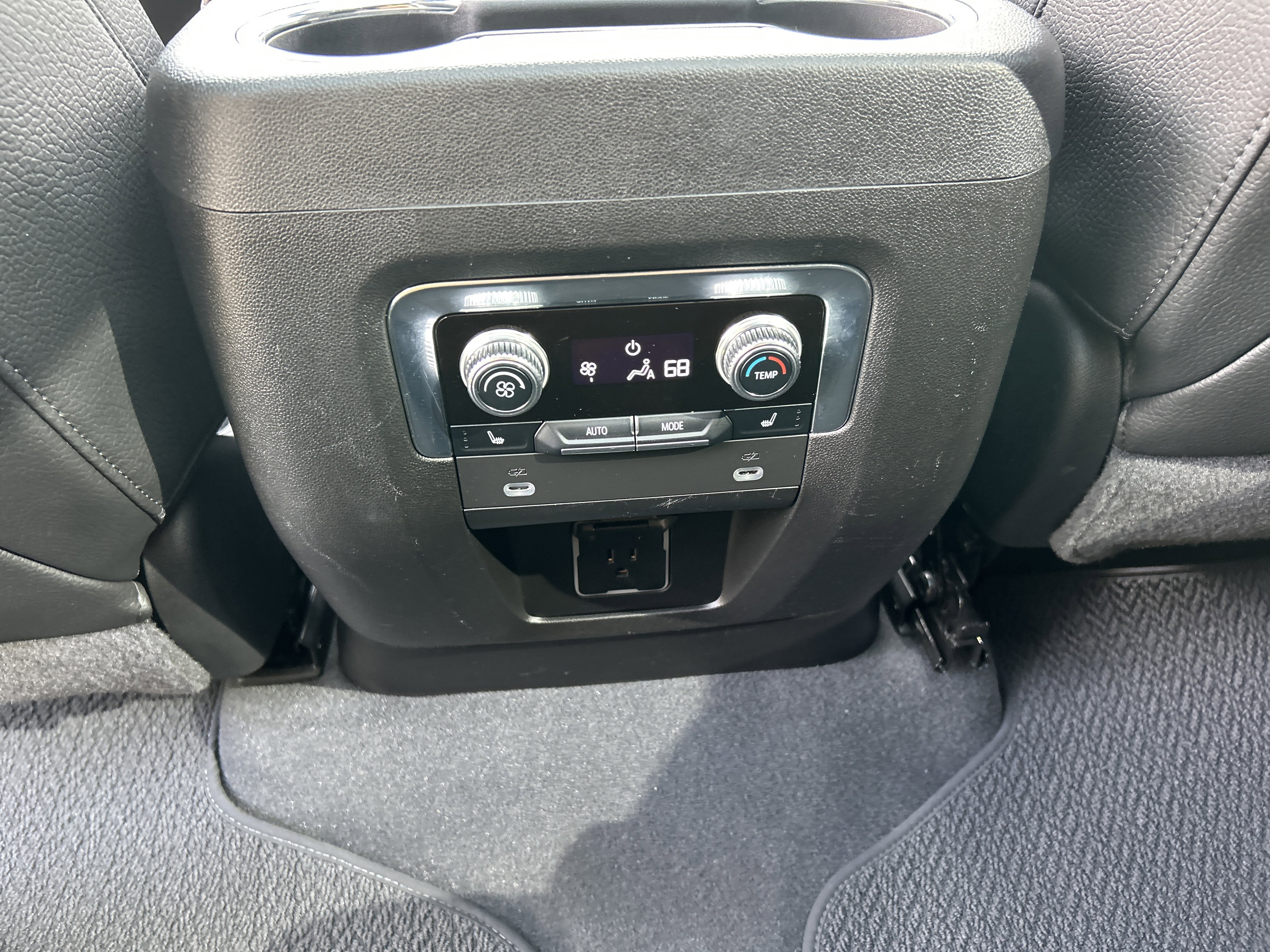 Certified 2022 GMC Yukon XL Denali image 25