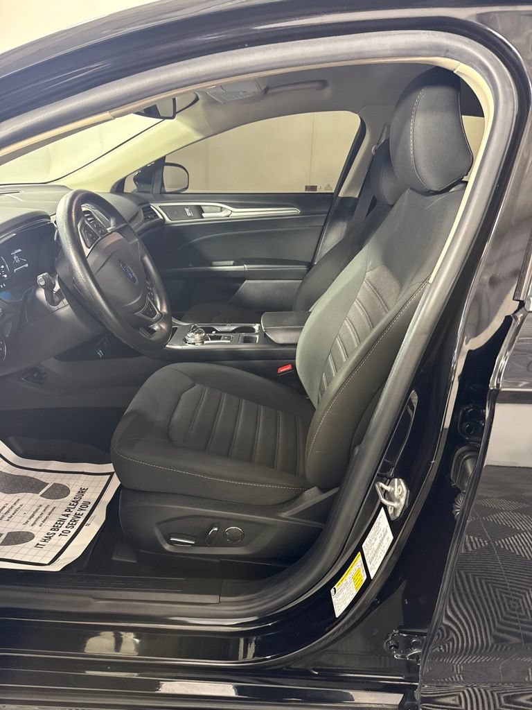 Used 2020 Ford Fusion SE AWD/4WD image 15