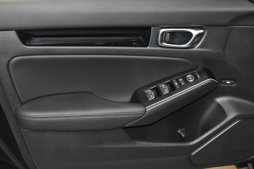 Used 2025 Honda Civic Sport image 4