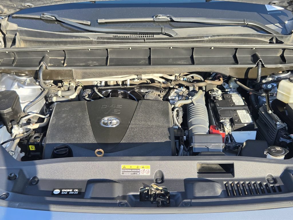 Used 2022 Toyota Highlander XLE FWD image 32