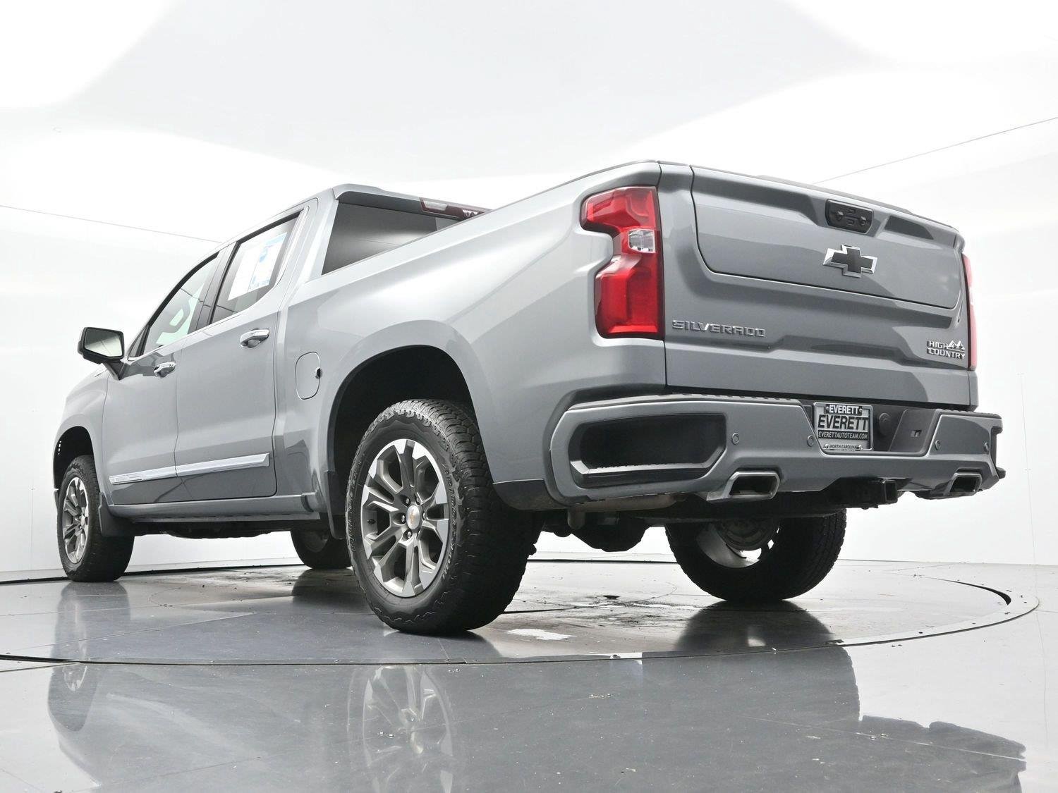Used 2025 Chevrolet Silverado 1500 High Country w/ Technology Package AWD/4WD image 49