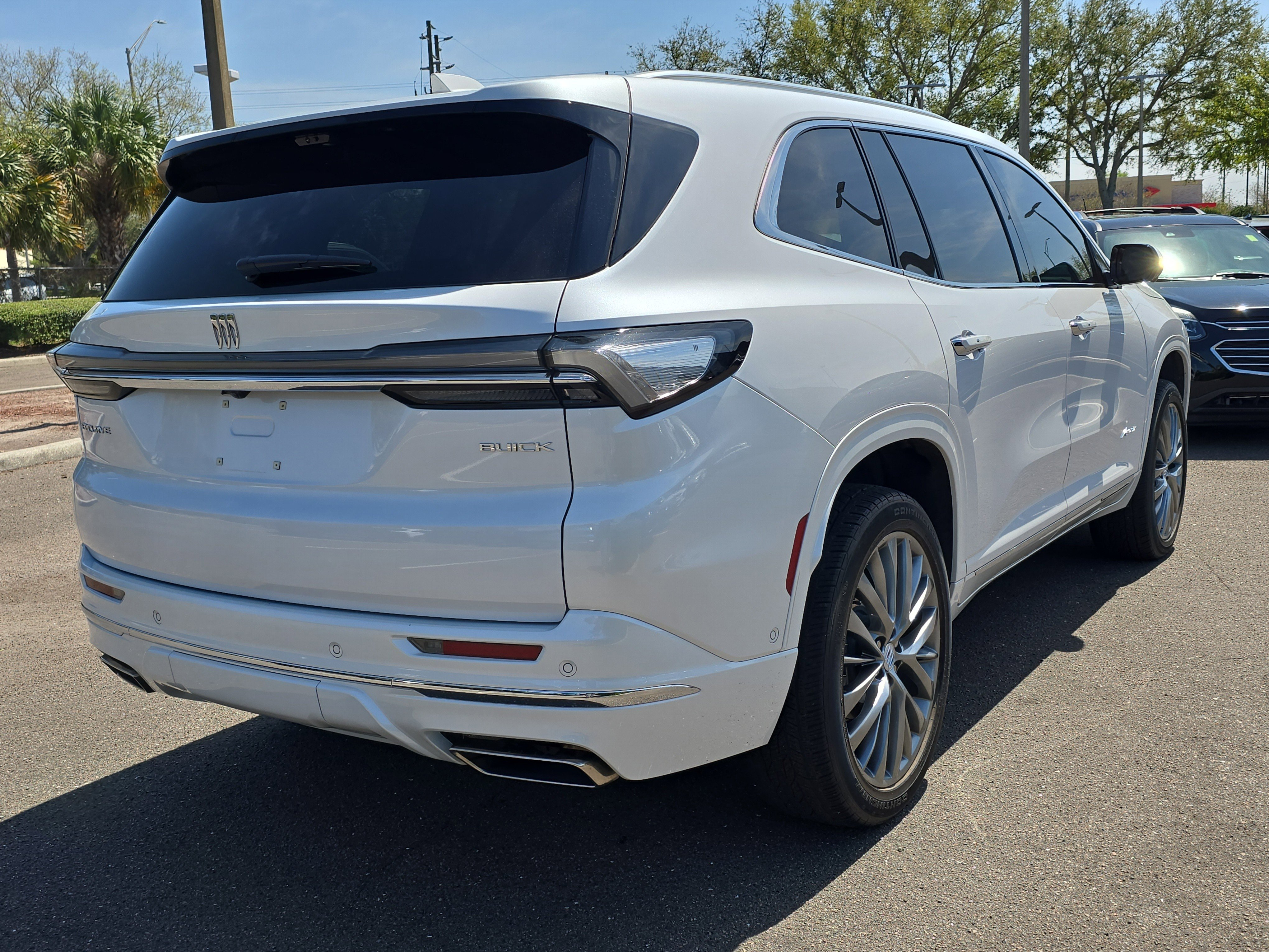 Used 2025 Buick Enclave Avenir w/ Super Cruise Package FWD image 8