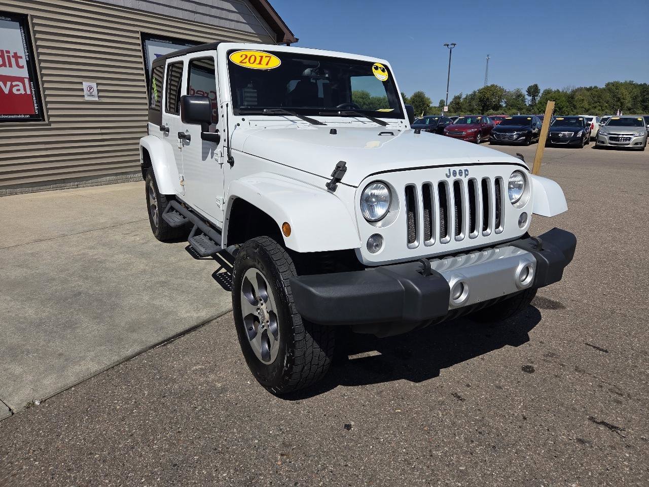 Used 2017 Jeep Wrangler Unlimited Sahara w/ Dual Top Group AWD/4WD image 3