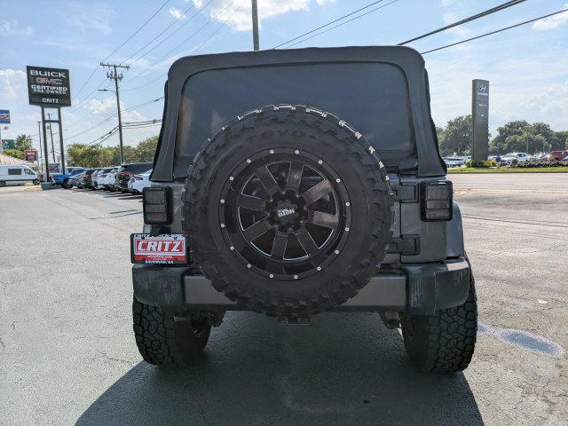Used 2017 Jeep Wrangler Unlimited Sahara w/ Connectivity Group AWD/4WD image 6