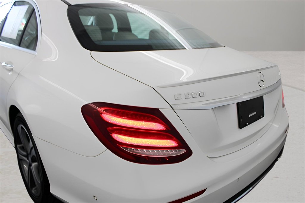 Used 2017 Mercedes-Benz E 300 4MATIC image 29