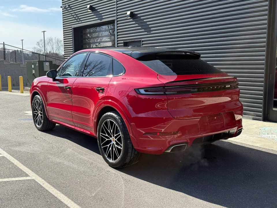 Certified 2025 Porsche Cayenne Coupe image 3