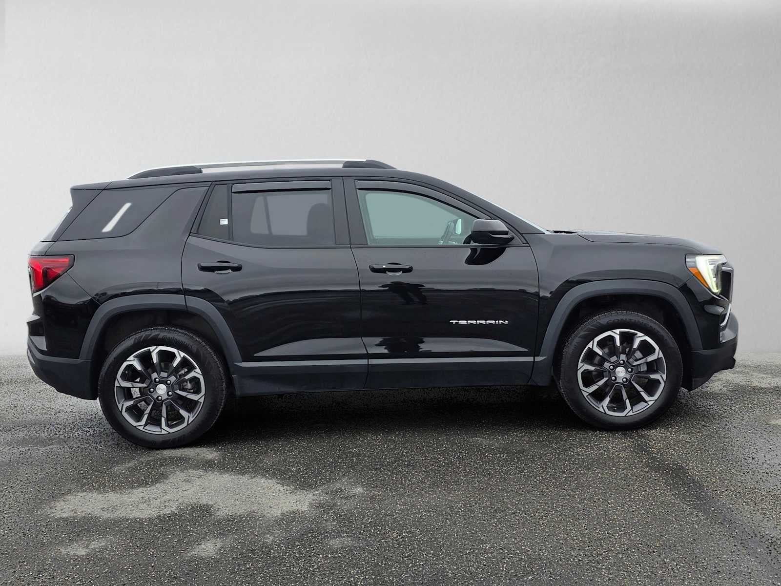 Used 2025 GMC Terrain Elevation w/ Elevation Premium Package AWD/4WD image 2