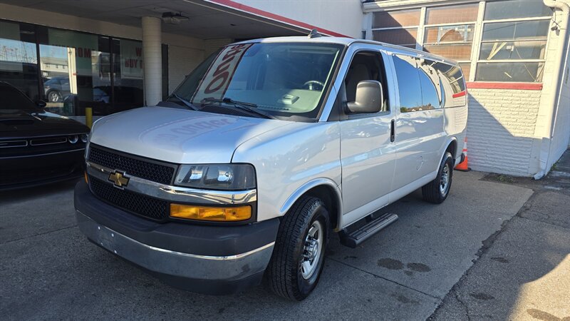 Used 2019 Chevrolet Express 3500 LT w/ LT Preferred Equipment Group RWD image 2