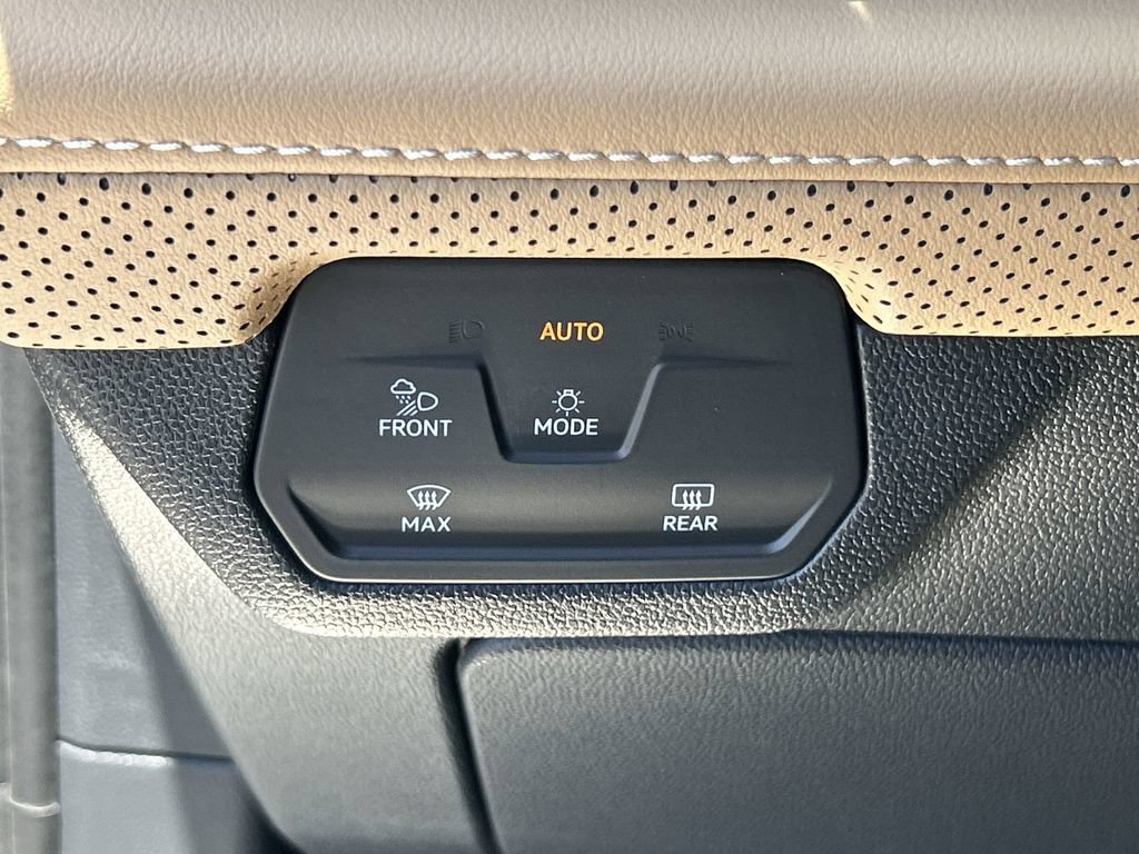 Used 2026 Volkswagen Atlas Cross Sport SEL R-Line AWD/4WD image 18