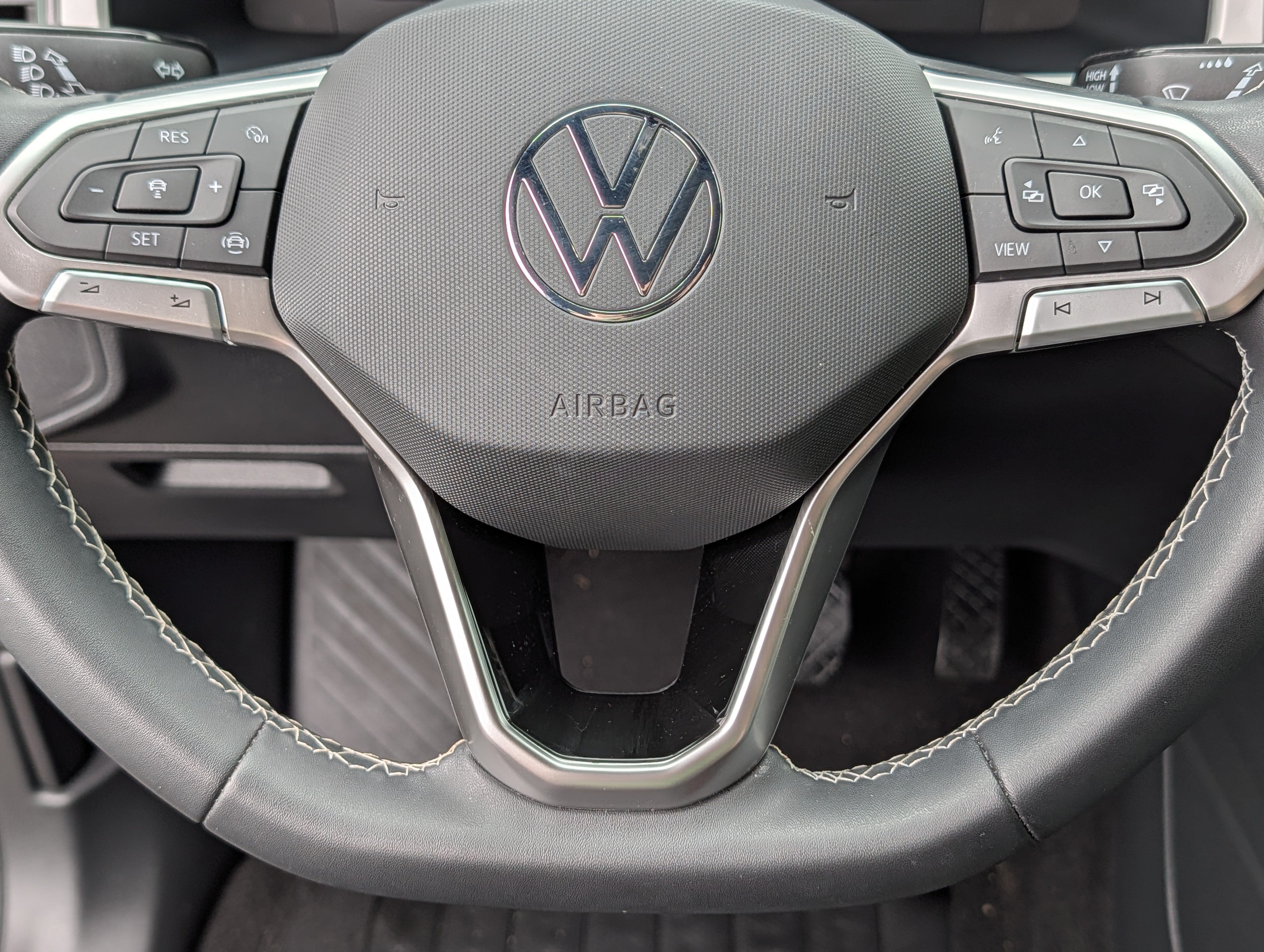 Certified 2023 Volkswagen Atlas Cross Sport SE w/ Panoramic Sunroof Package AWD/4WD image 25