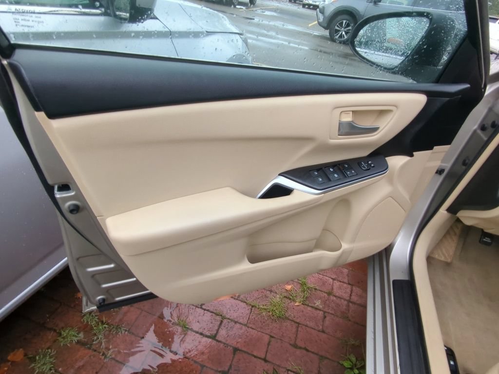 Used 2017 Toyota Camry LE FWD image 8