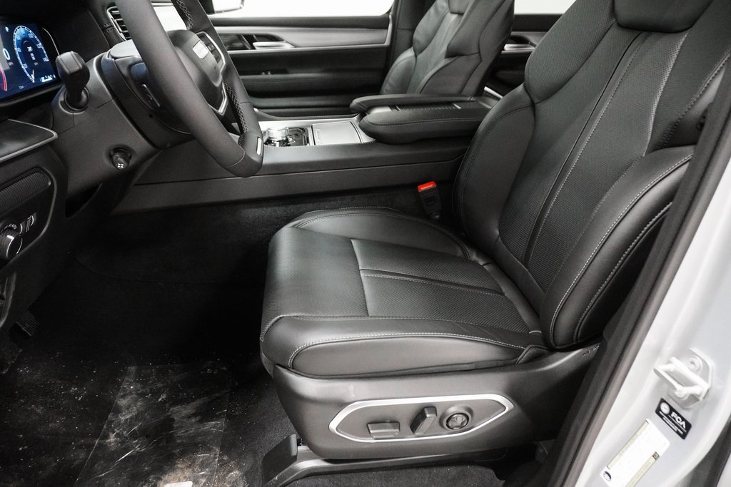 New 2026 Jeep Grand Wagoneer L 4WD image 11