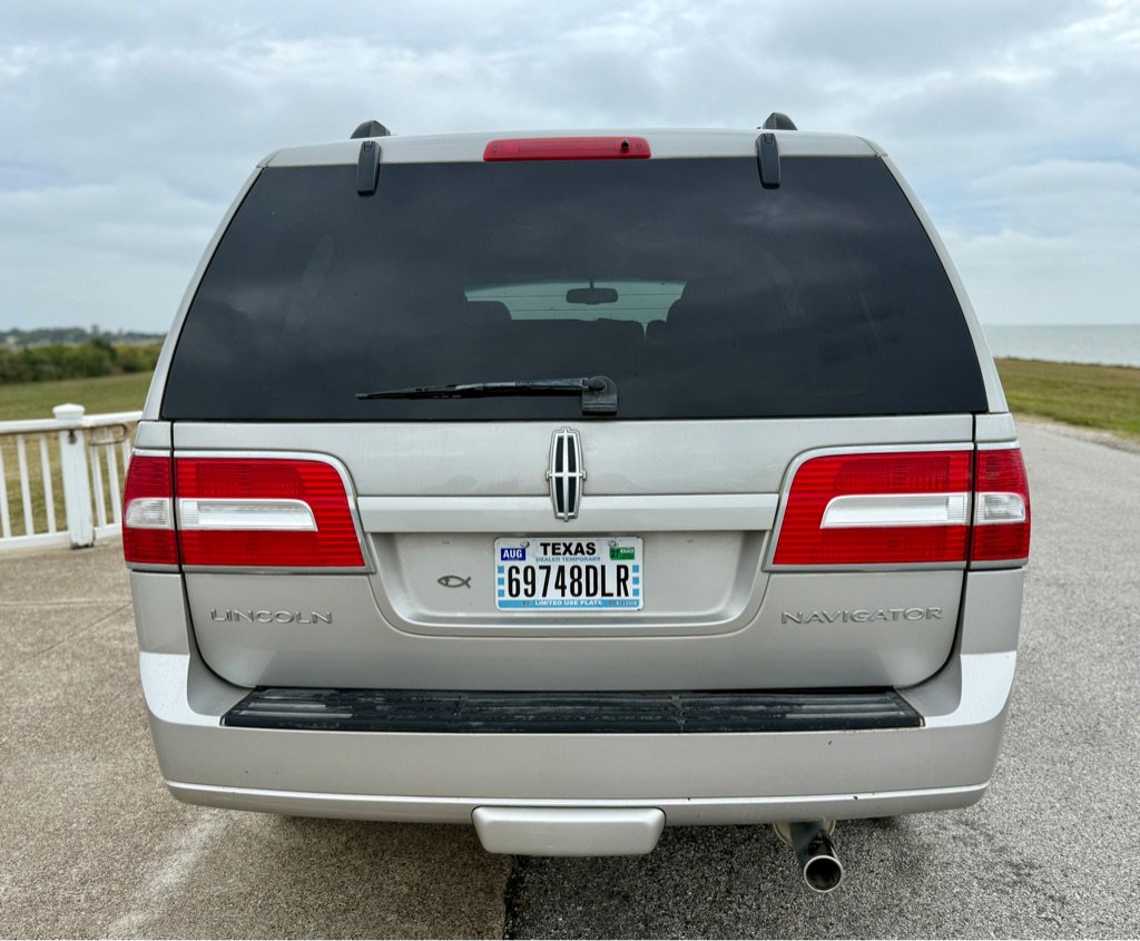 Used 2007 Lincoln Navigator Ultimate image 6