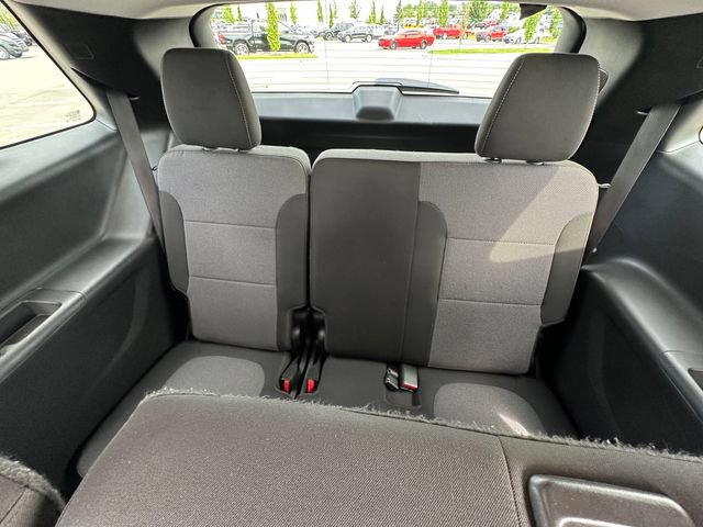 Used 2021 Chevrolet Traverse LS FWD image 27