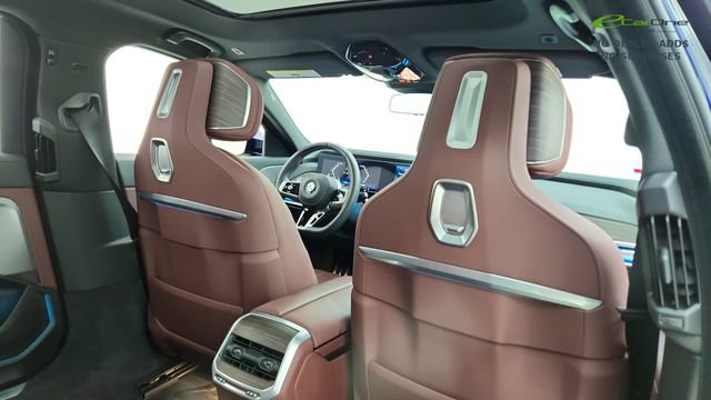 Used 2023 BMW 760i xDrive AWD/4WD image 26
