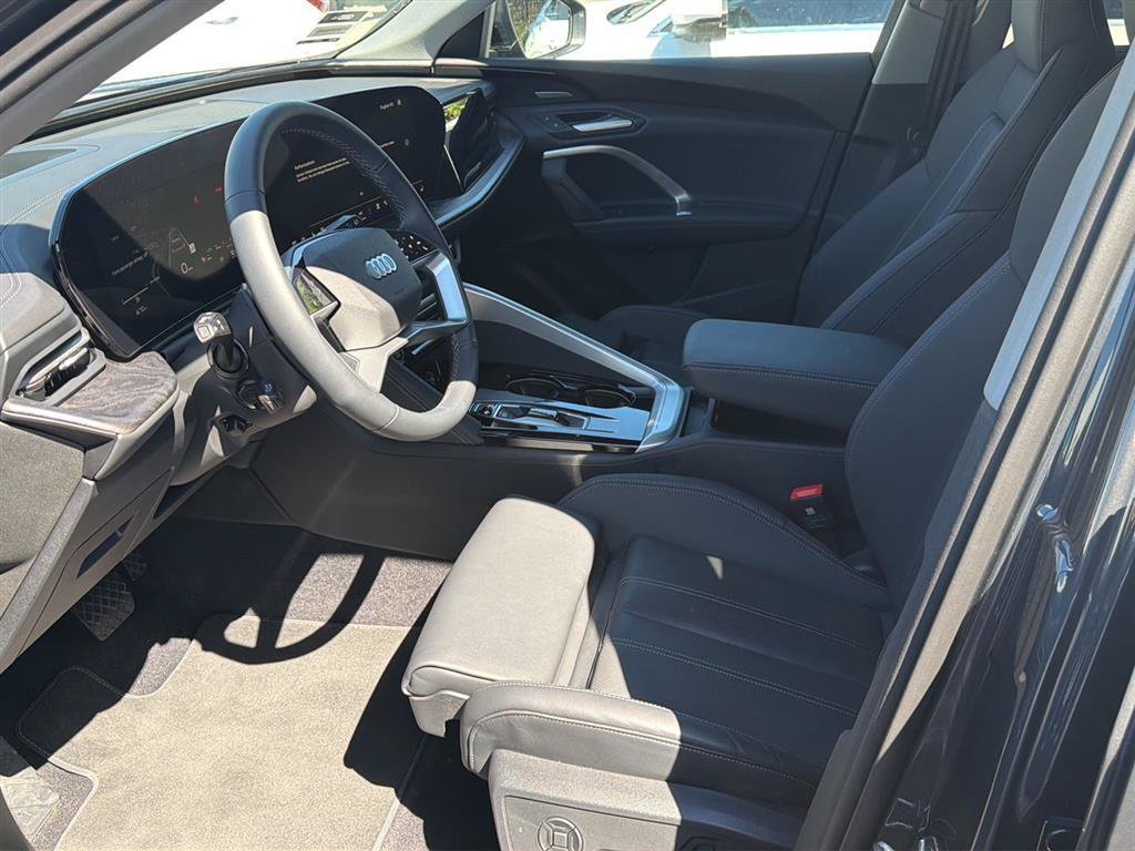 Used 2025 Audi Q5 Premium Plus w/ Premium Plus AWD/4WD image 4