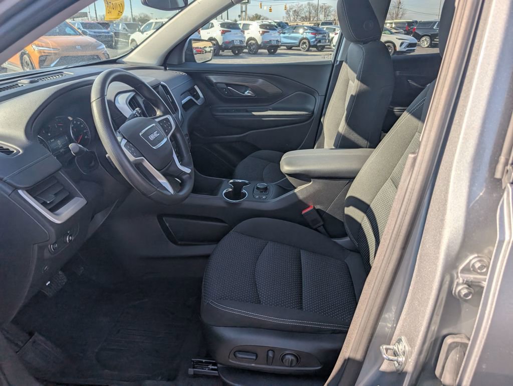 Used 2024 GMC Terrain SLE w/ Driver Convenience Package image 13