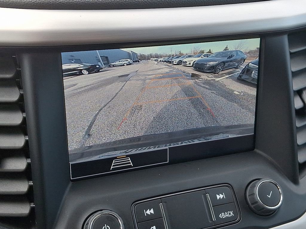 Used 2023 GMC Acadia SLE image 18