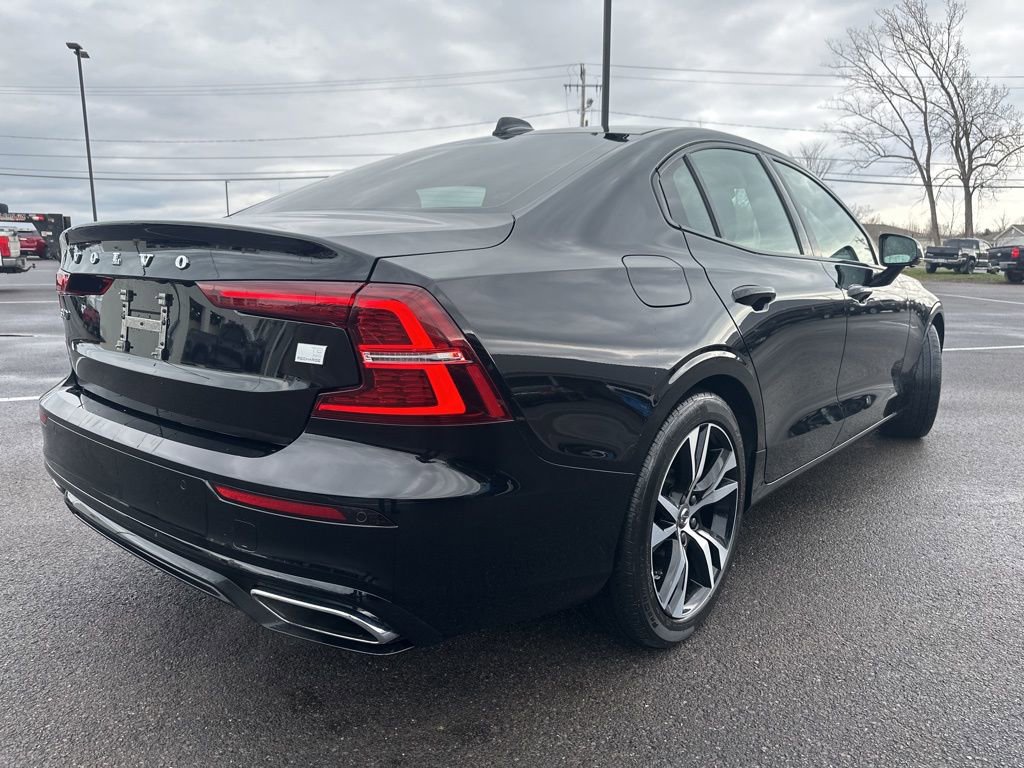 Used 2021 Volvo S60 T8 R-Design image 3