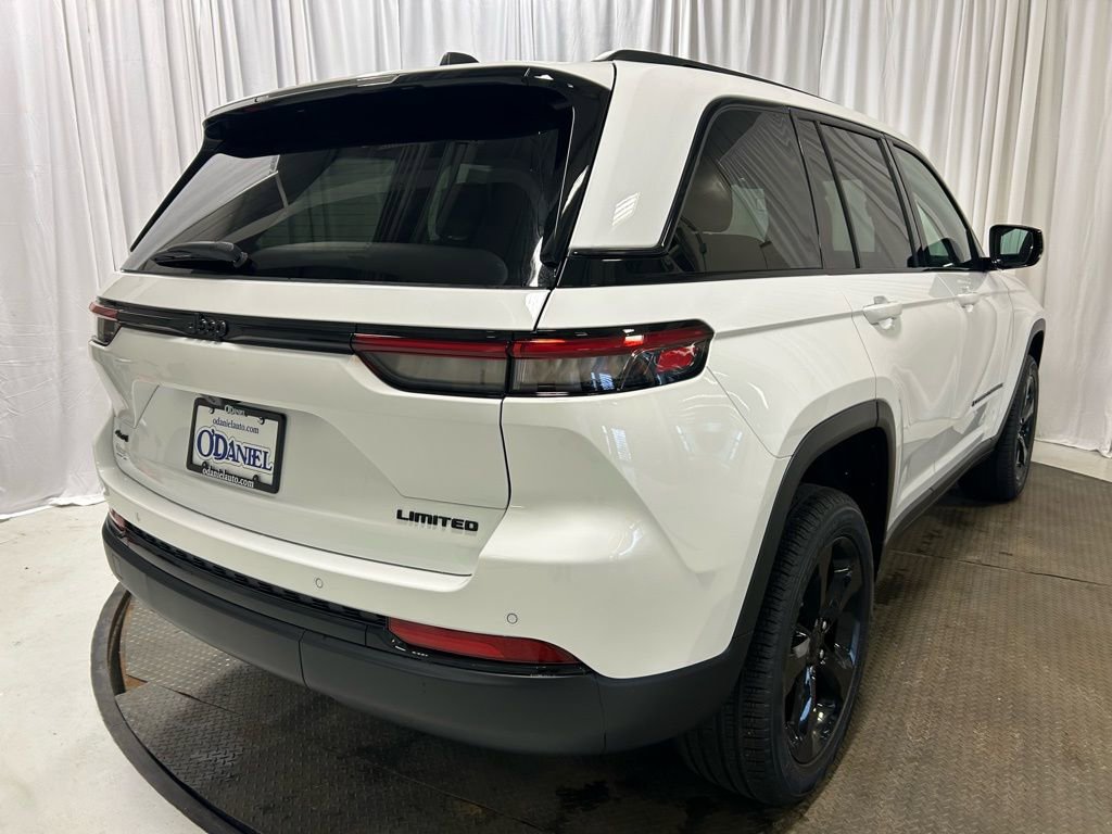 New 2025 Jeep Grand Cherokee Limited w/ Black Appearance Package image 30