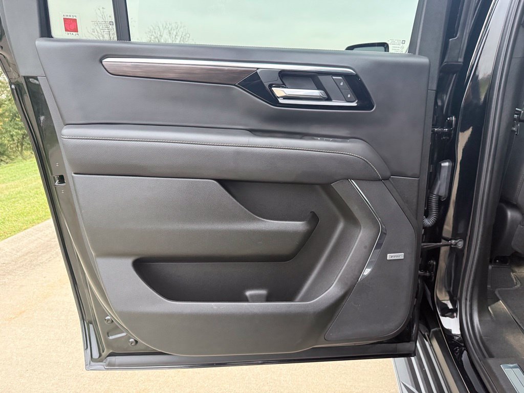 Used 2026 Chevrolet Suburban Premier AWD/4WD image 13