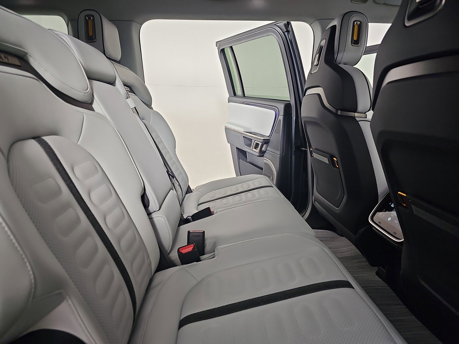 Used 2024 Rivian R1S Adventure image 23