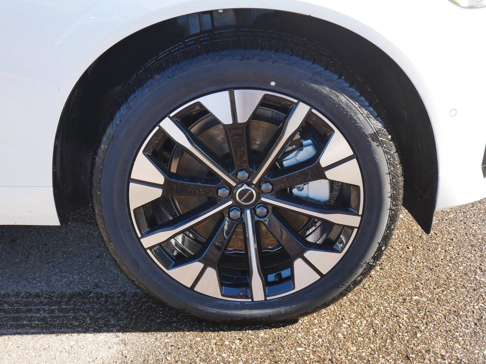 New 2026 Volvo XC60 T8 Plus w/ Climate Package image 4