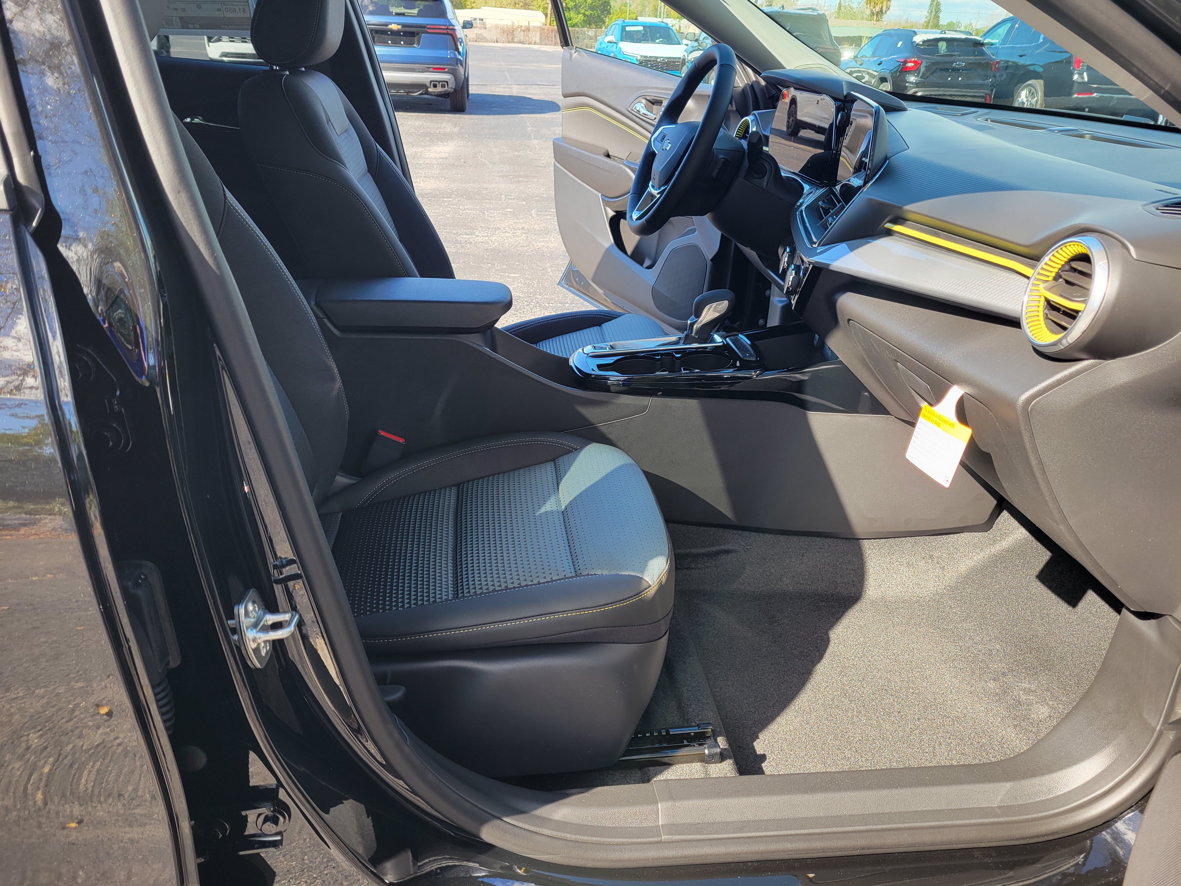 New 2026 Chevrolet Trax LT w/ Driver Confidence Package FWD image 27