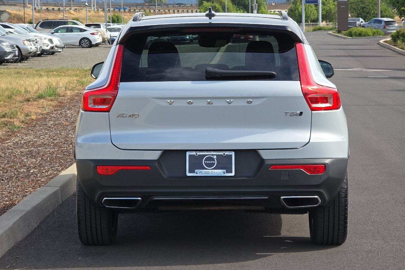 Used 2020 Volvo XC40 T5 R-Design w/ Protection Package AWD/4WD image 4