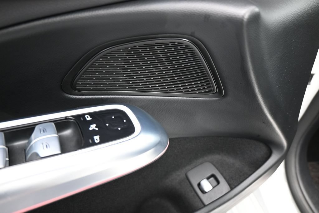 Used 2025 Mercedes-Benz E 350 Sedan image 17