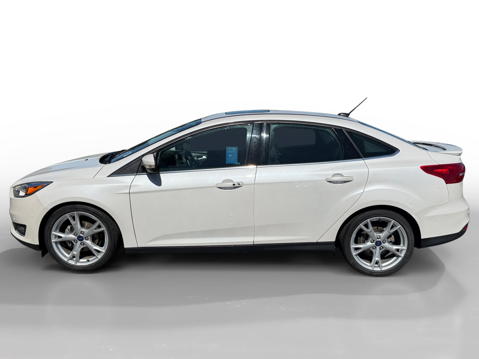 Used 2015 Ford Focus Titanium w/ Titanium Technology Package FWD image 2