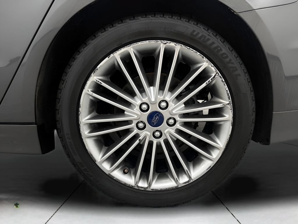 Used 2015 Ford Fusion SE w/ Equipment Group 202A FWD image 28