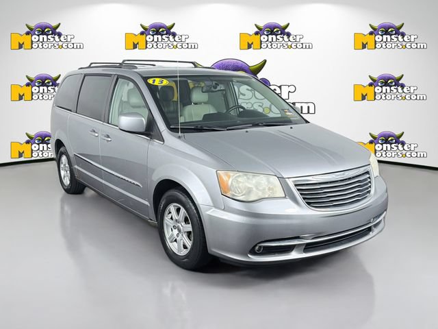 Used 2013 Chrysler Town & Country Touring FWD image 3