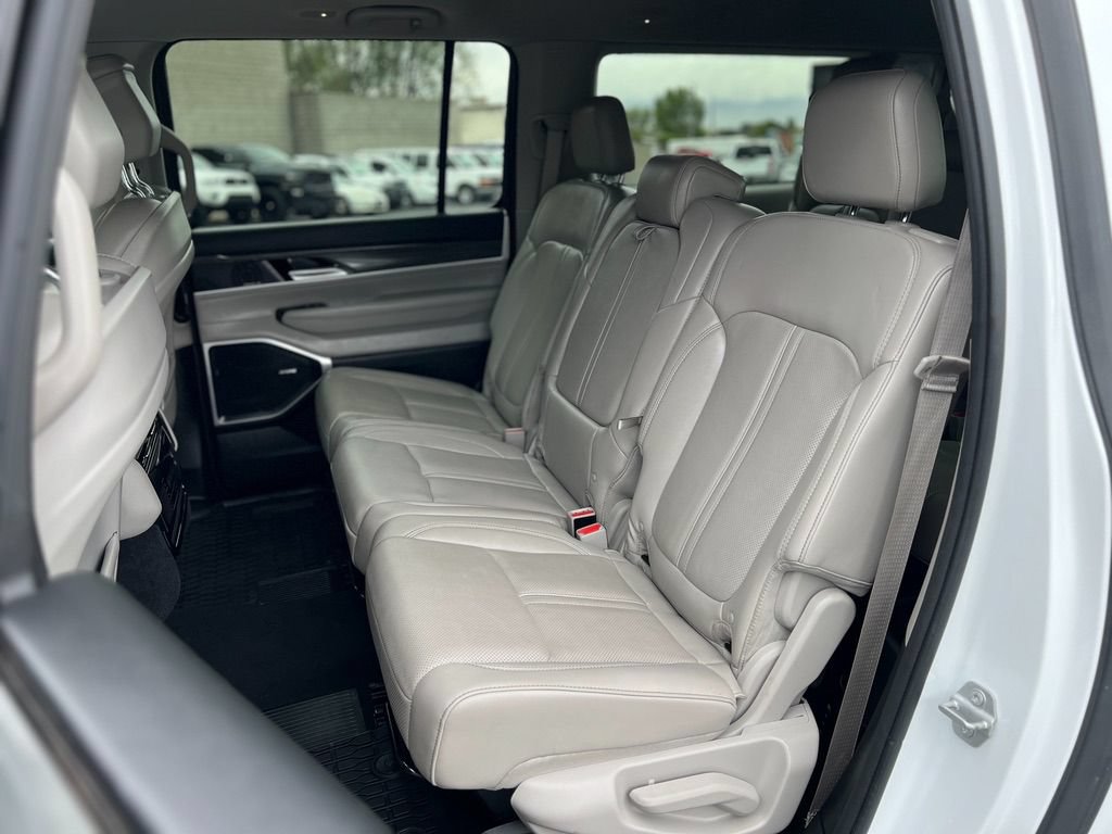 Used 2024 Jeep Wagoneer L Series II w/ Flexible Seating Group RWD image 24