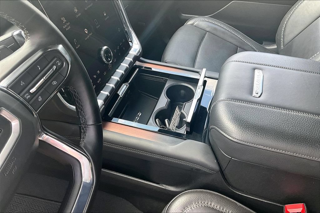 Used 2025 GMC Yukon XL Denali AWD/4WD image 14