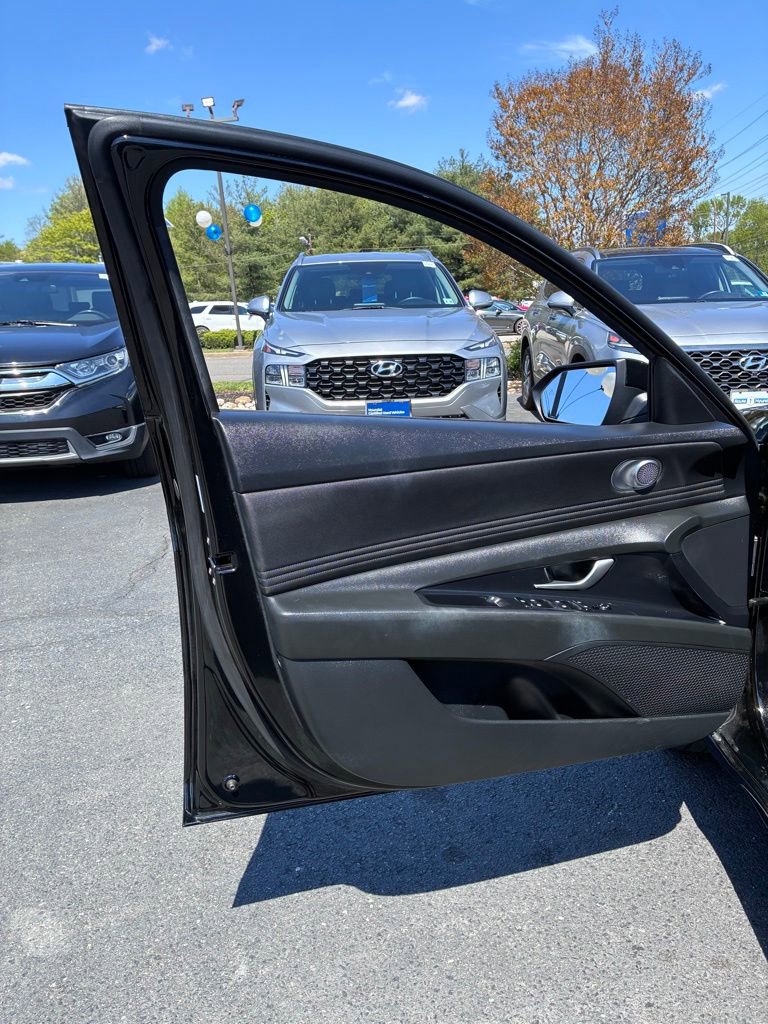 Used 2023 Hyundai Elantra SEL w/ Convenience Package FWD image 39