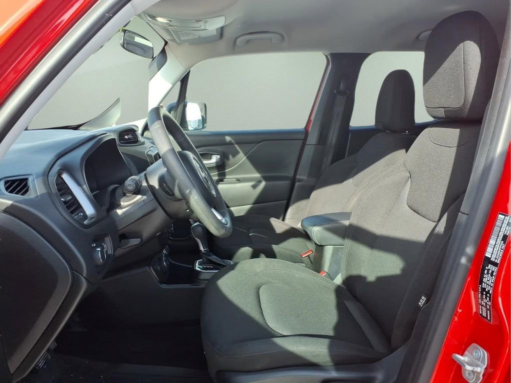 Used 2023 Jeep Renegade Latitude AWD/4WD image 4