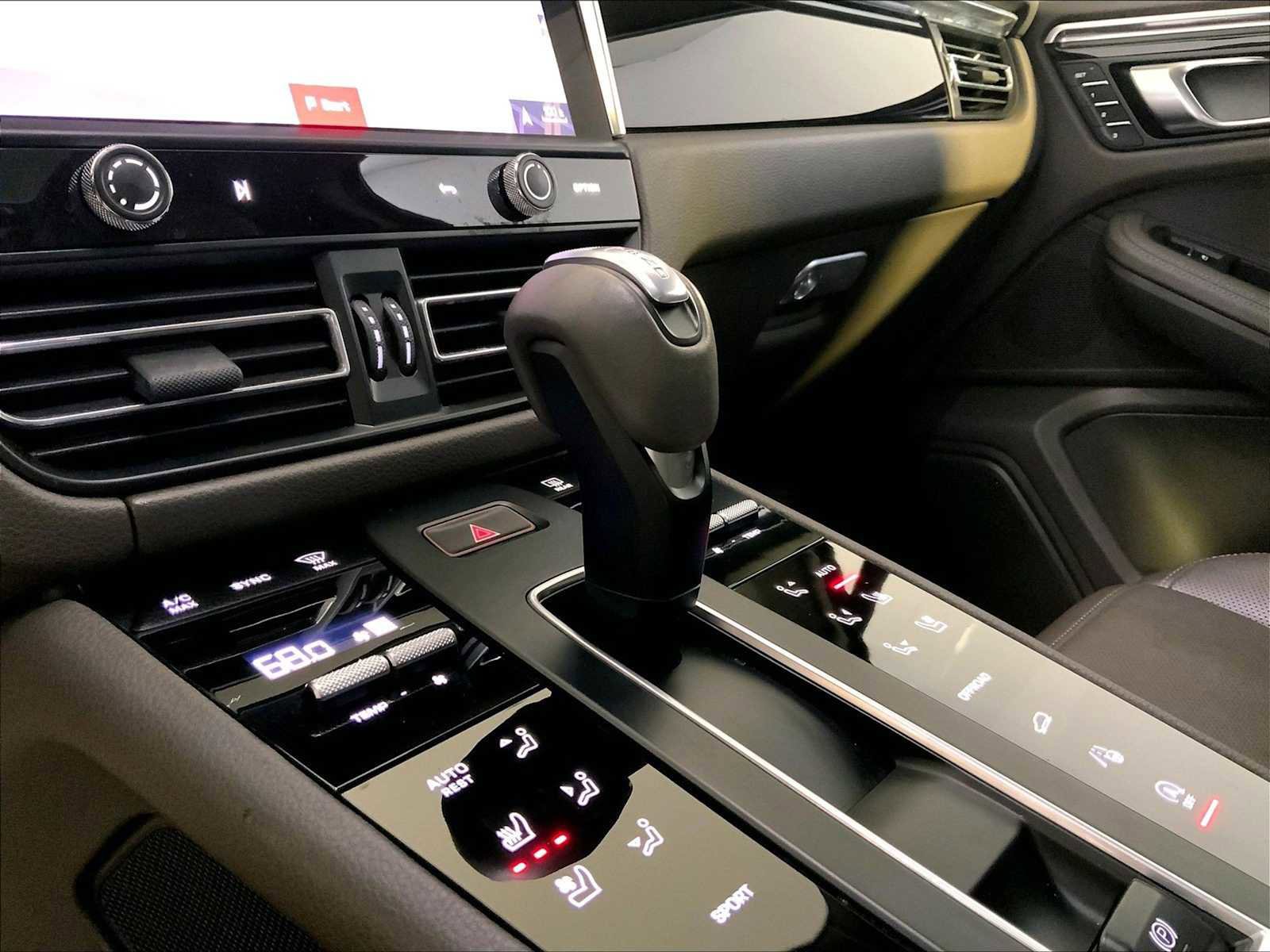 Used 2023 Porsche Macan image 17