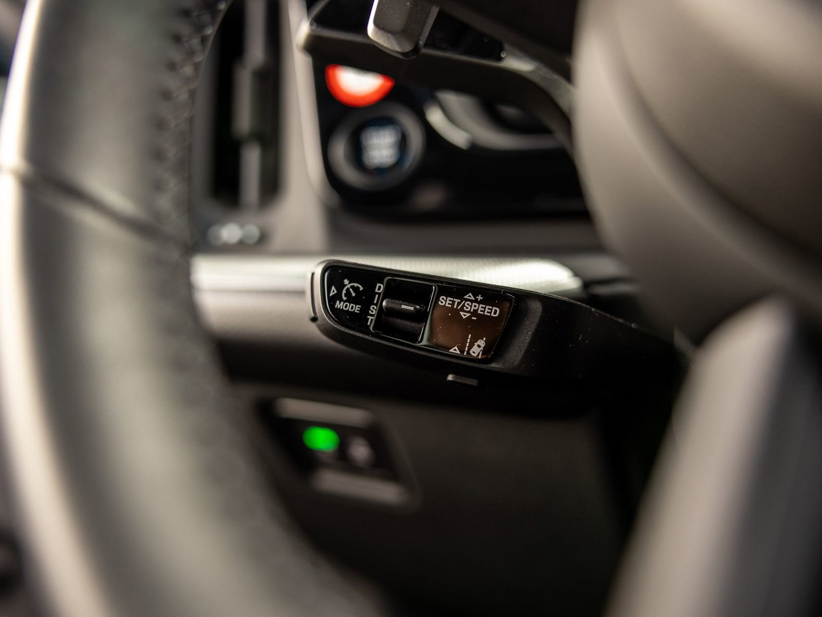 Certified 2025 Porsche Cayenne Coupe image 31