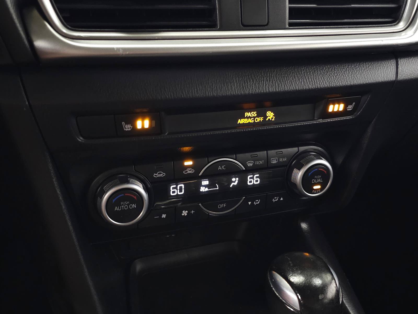 Used 2018 MAZDA MAZDA3 Touring FWD image 18