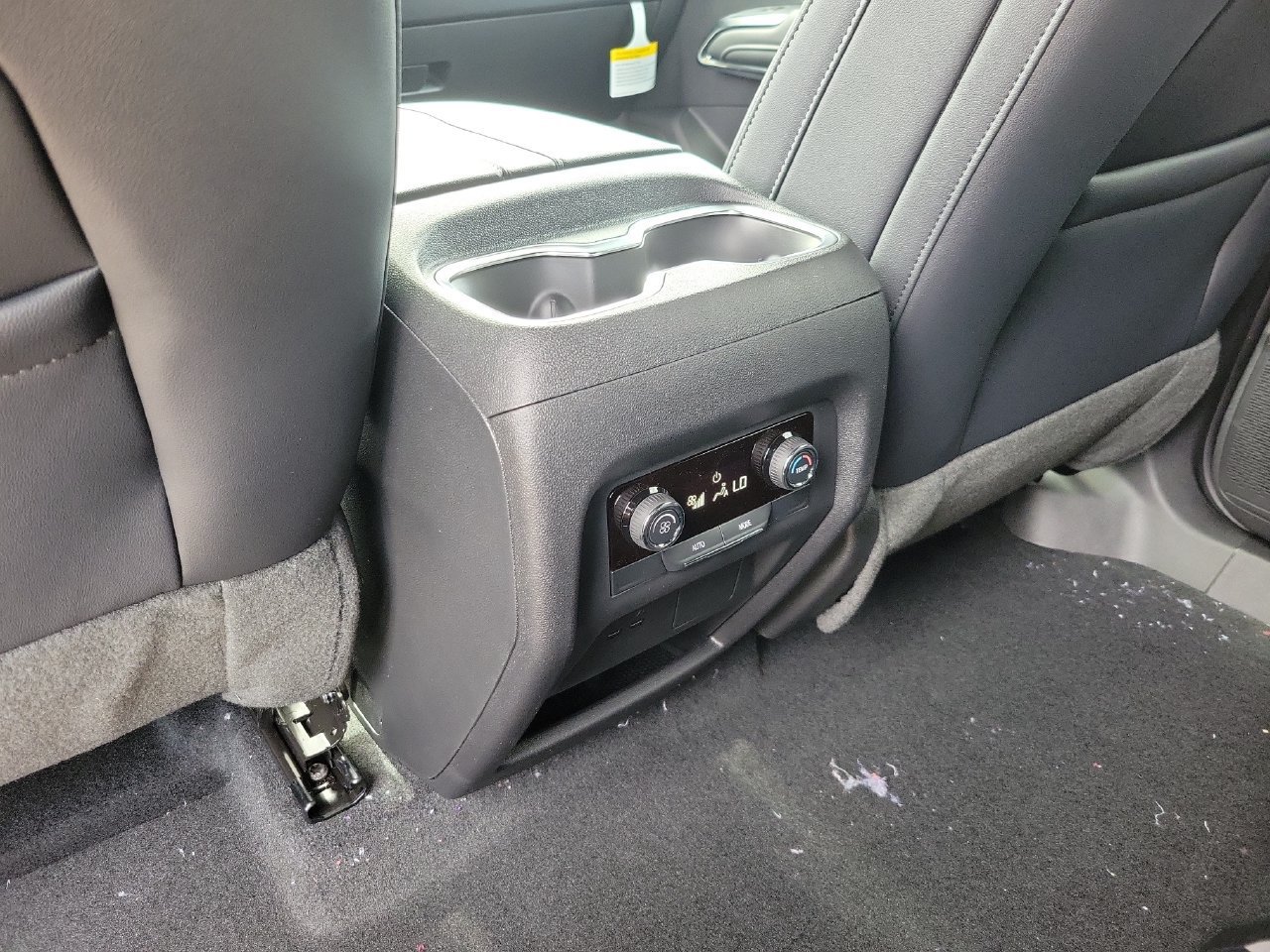 New 2027 Chevrolet Traverse LT w/ Sun and Wheel Package FWD image 11