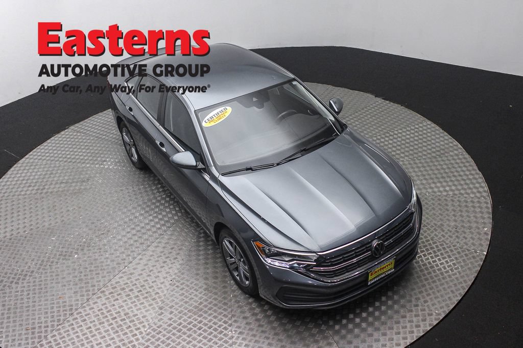 Used 2024 Volkswagen Jetta SE FWD image 4