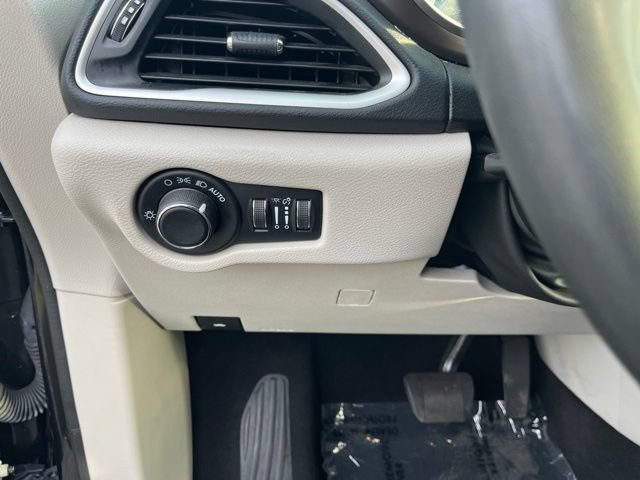 Used 2023 Chrysler Voyager LX FWD image 28