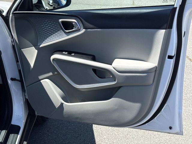 Used 2025 Kia Soul LX w/ LX Technology Package image 8